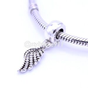 Authentic PANDORA Majestic Feathers Dangle  - 791750CZ
